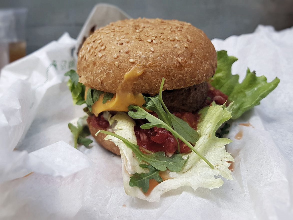 cheeseburger-vegan-montpellier-peacefood-cafe