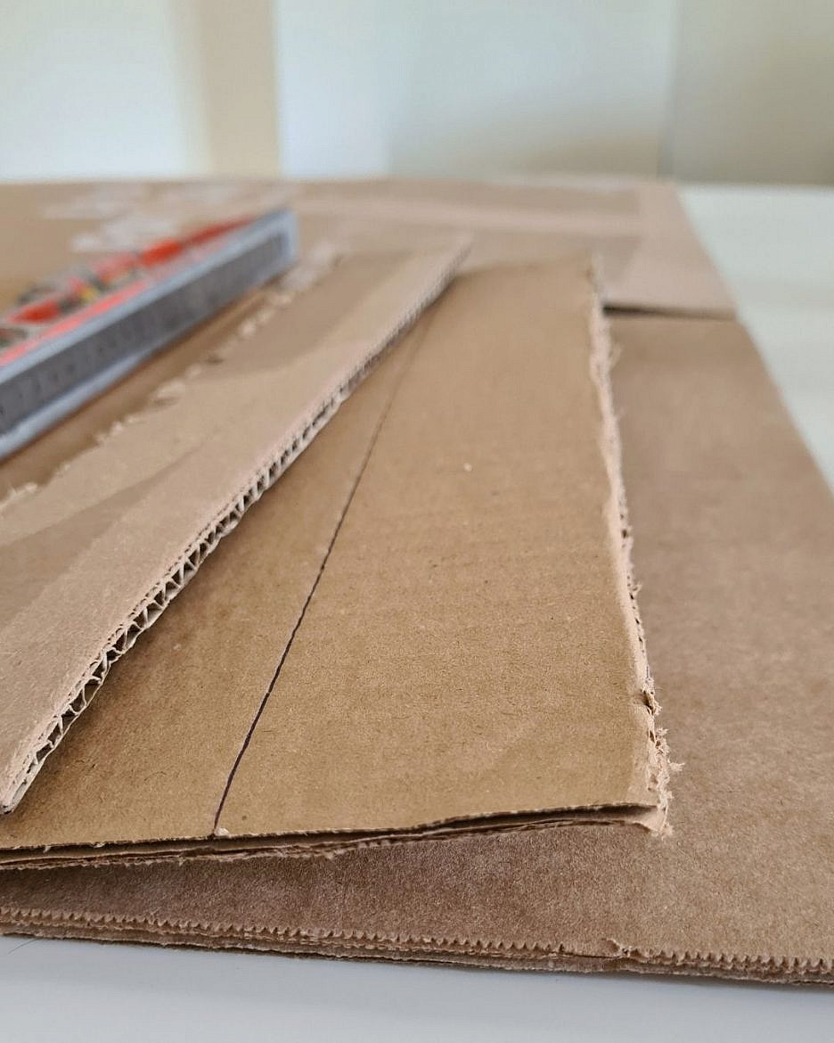 DIY griffoir bandes en carton