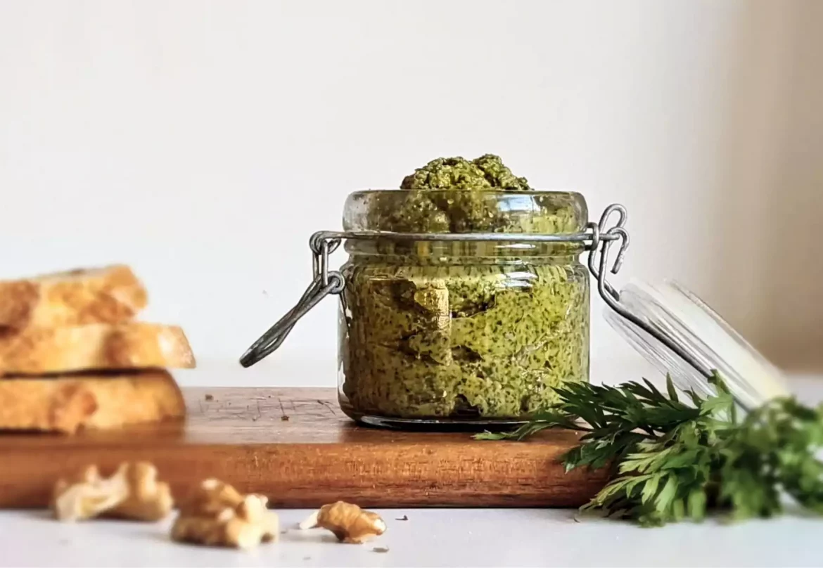 recette-pesto-vegan-fanes-de-carottes
